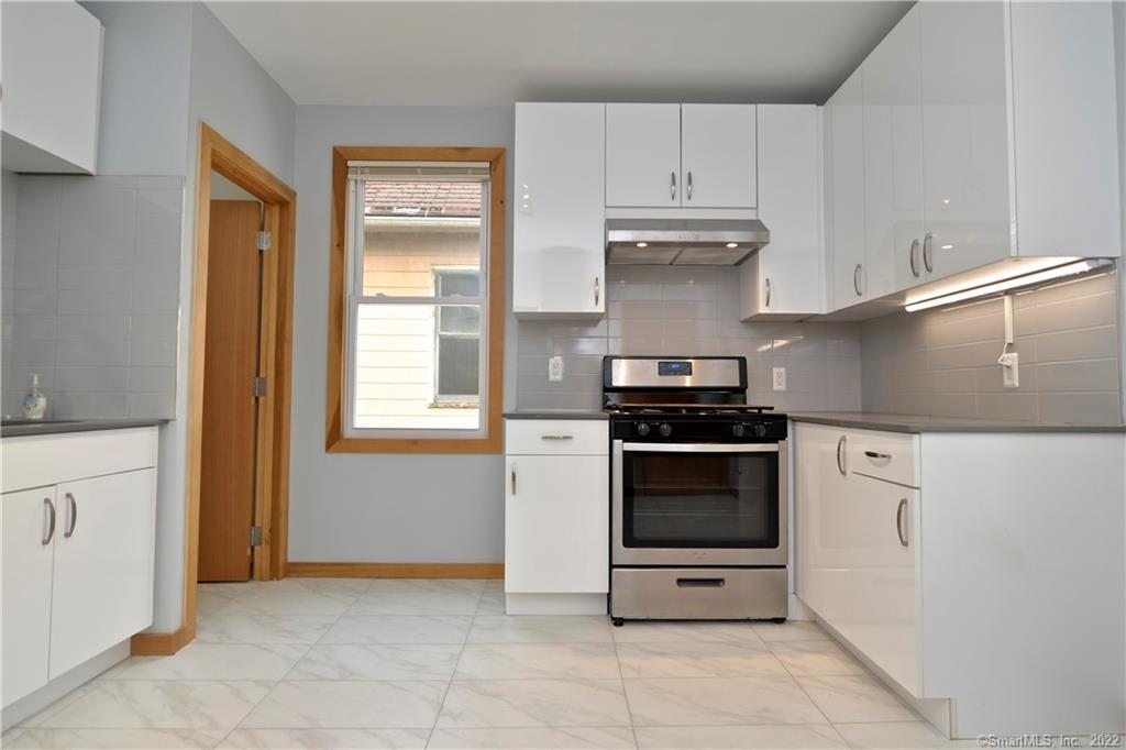 361 Gregory Street, Unit 1 Bridgeport, CT 06604 - Photo 5 of 35