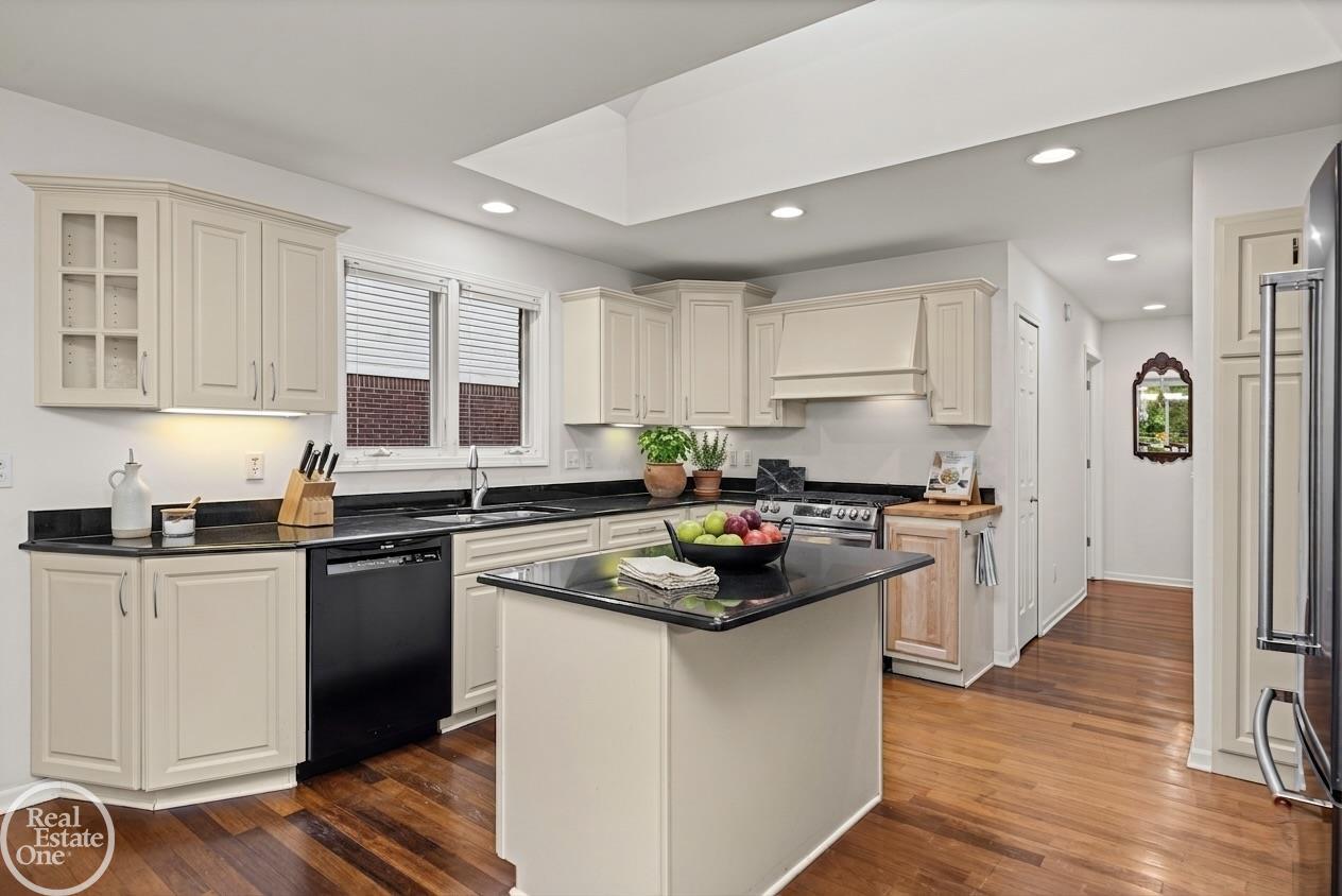 49350 Monte Road New Baltimore, MI 48047 - Photo 10 of 41