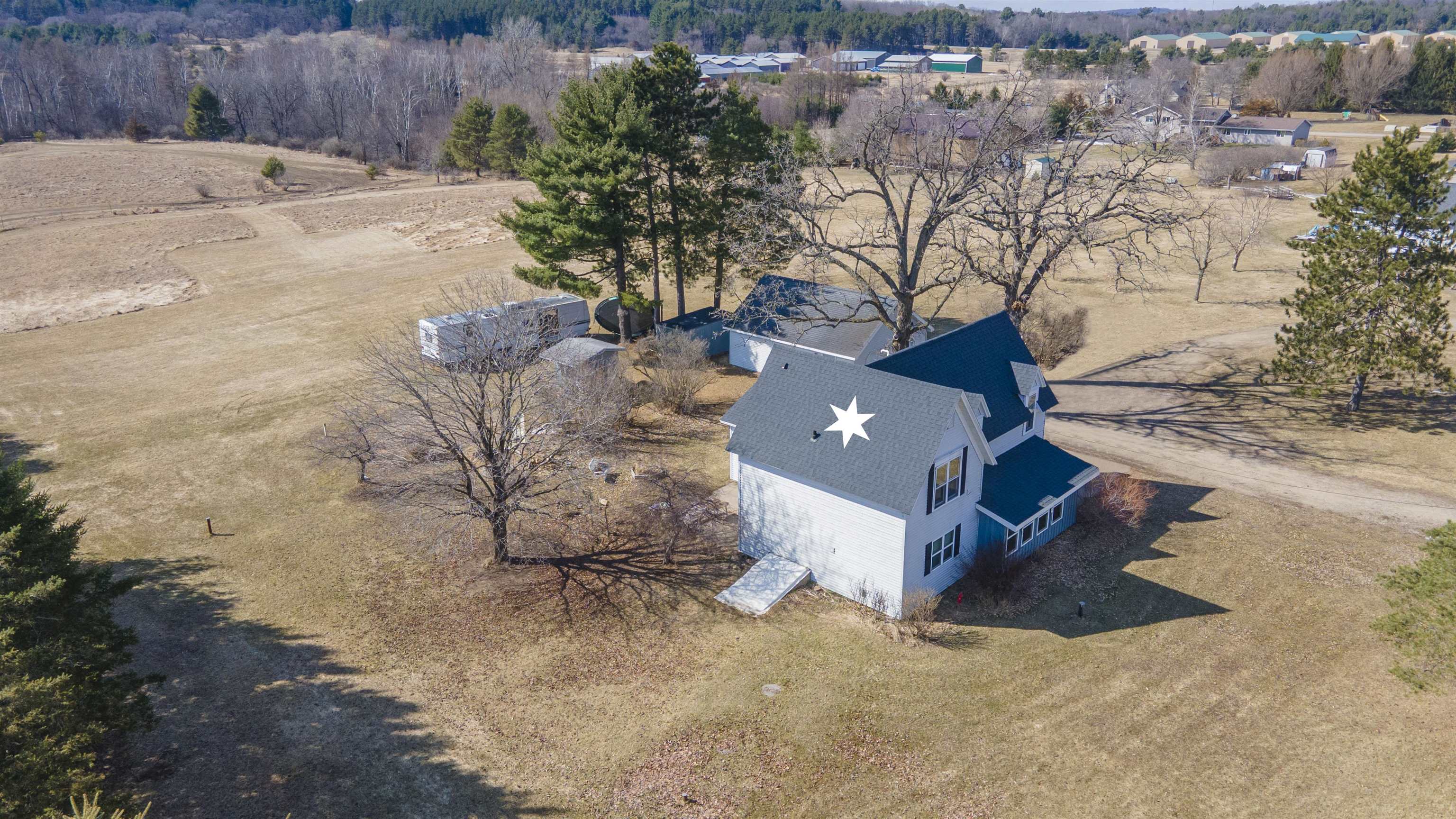 N2345 Parfreyville Road Waupaca, WI 54981 - Photo 13 of 39