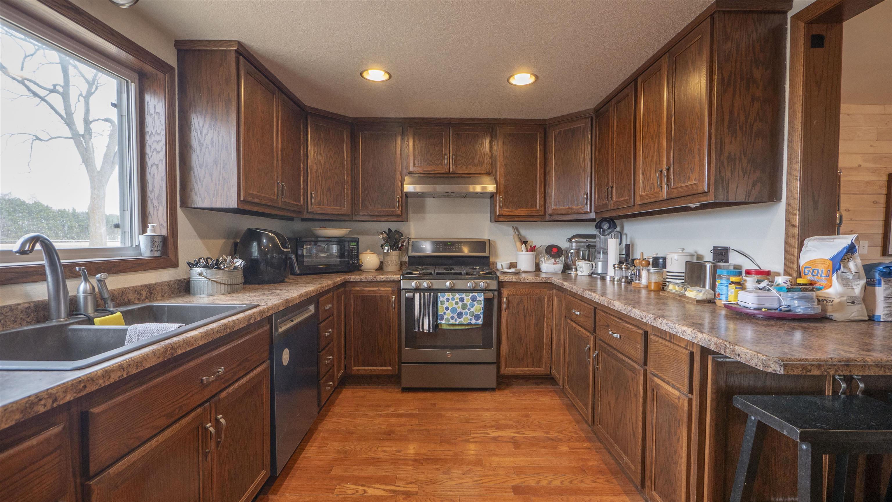 N2345 Parfreyville Road Waupaca, WI 54981 - Photo 15 of 39