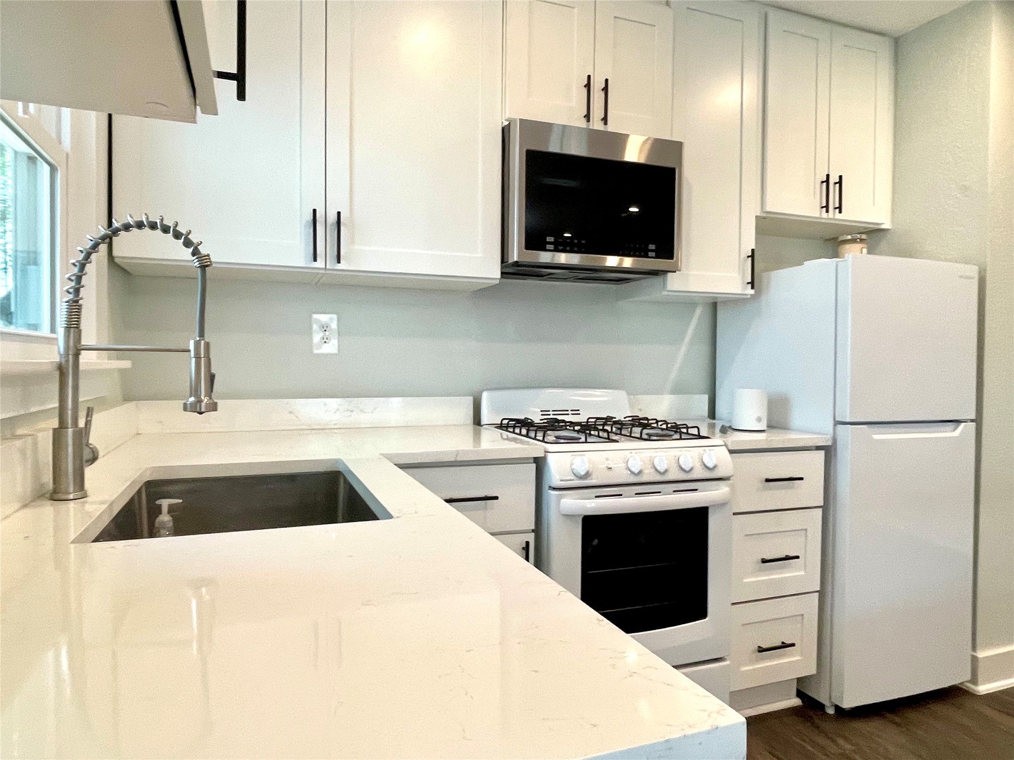 807 East Riverside Drive, Unit B Austin, TX 78704 - Photo 13 of 28 A well-equipped culinary space featuring pristine counters and modern appliances awaits your gourmet creations.