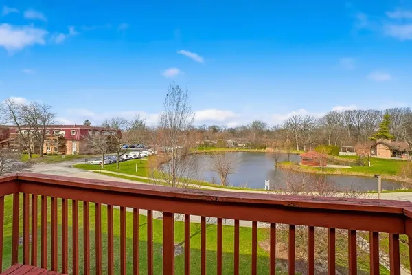 $172,000 | 1895 Tall Oaks Drive, Unit 3508, Aurora, IL 60505