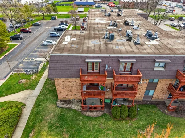 $172,000 | 1895 Tall Oaks Drive, Unit 3508, Aurora, IL 60505