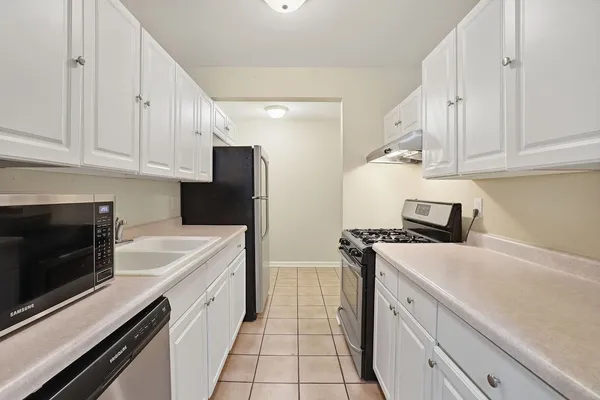 $172,000 | 1895 Tall Oaks Drive, Unit 3508, Aurora, IL 60505