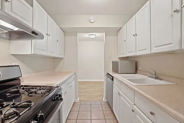 $172,000 | 1895 Tall Oaks Drive, Unit 3508, Aurora, IL 60505