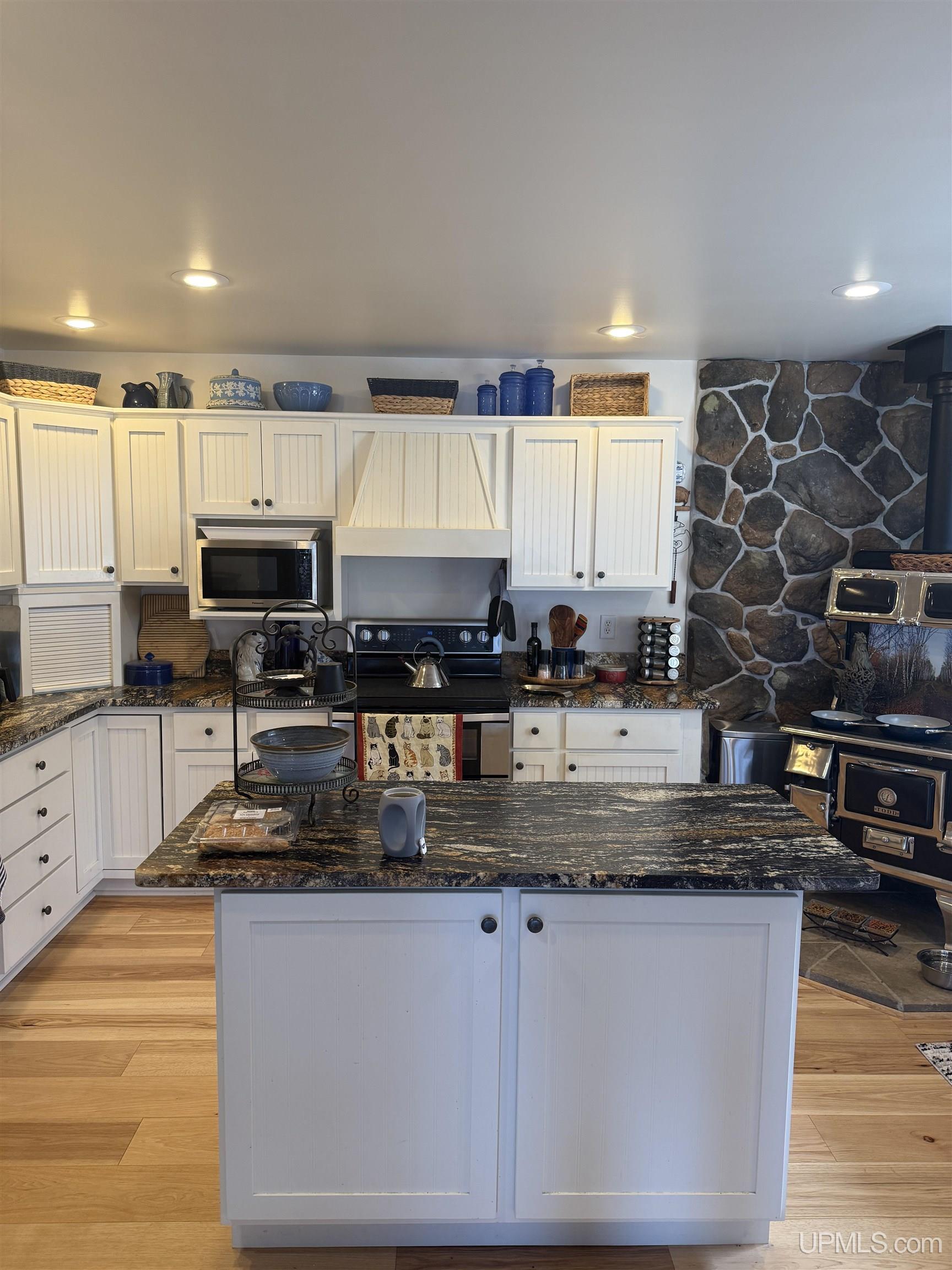 6531 5 Mile Pt Road Allouez, MI 49805 - Photo 31 of 93