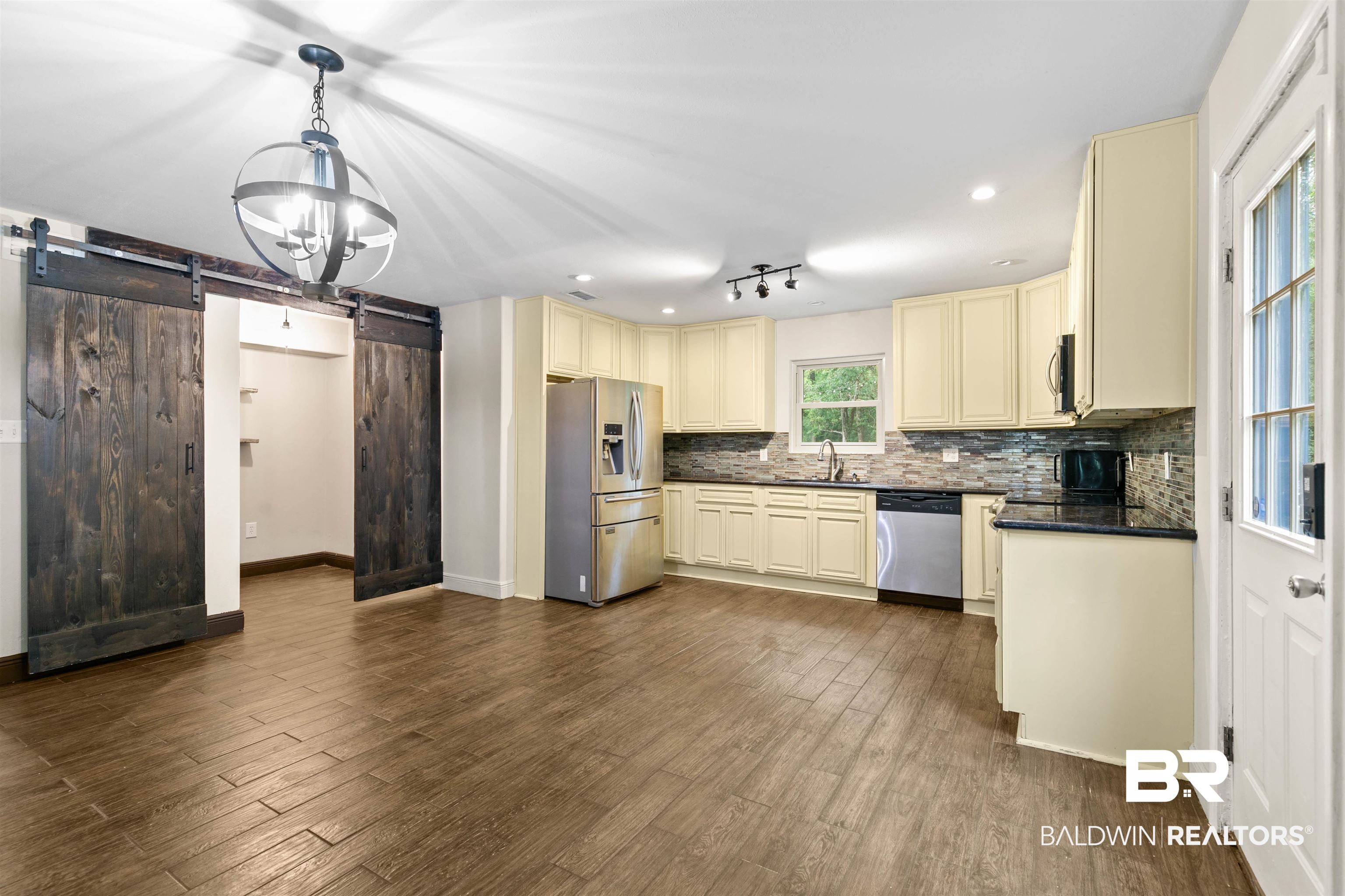 2728 Lost River Road Mobile, AL 36605 - Photo 13 of 49