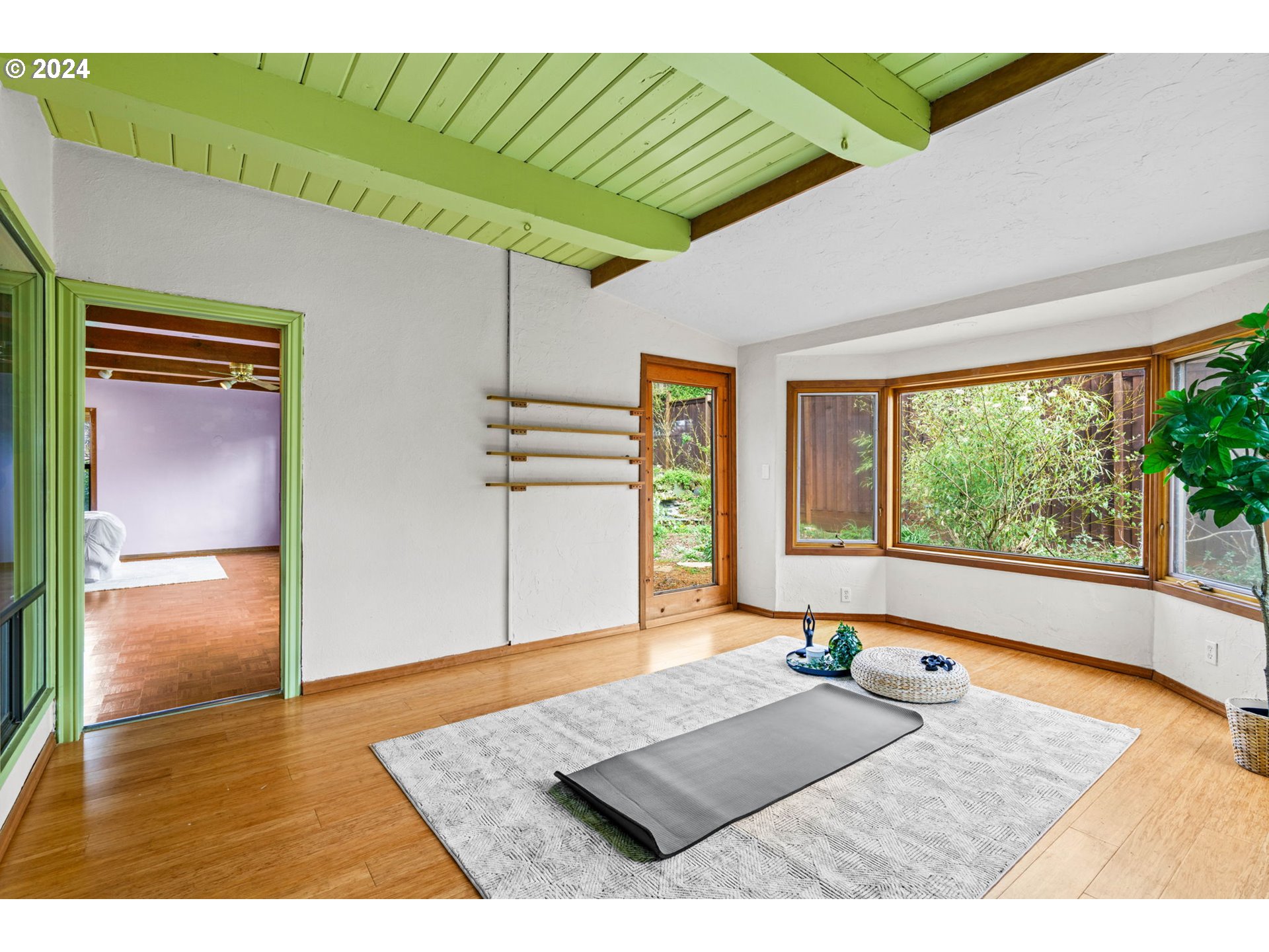436 West D Street Springfield, OR 97477 - Photo 23 of 42 a view of a room with a large window