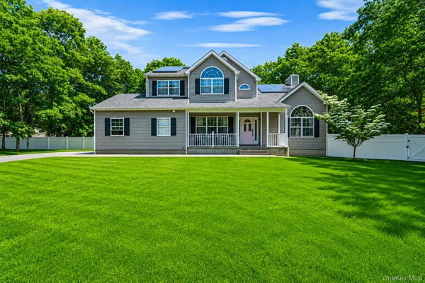 $849,999 | 9 Mulligan Drive, Medford, NY 11763