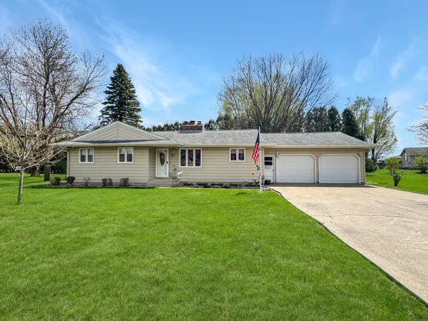 $219,000 | 3207 Redwood Avenue, Slayton, MN 56172