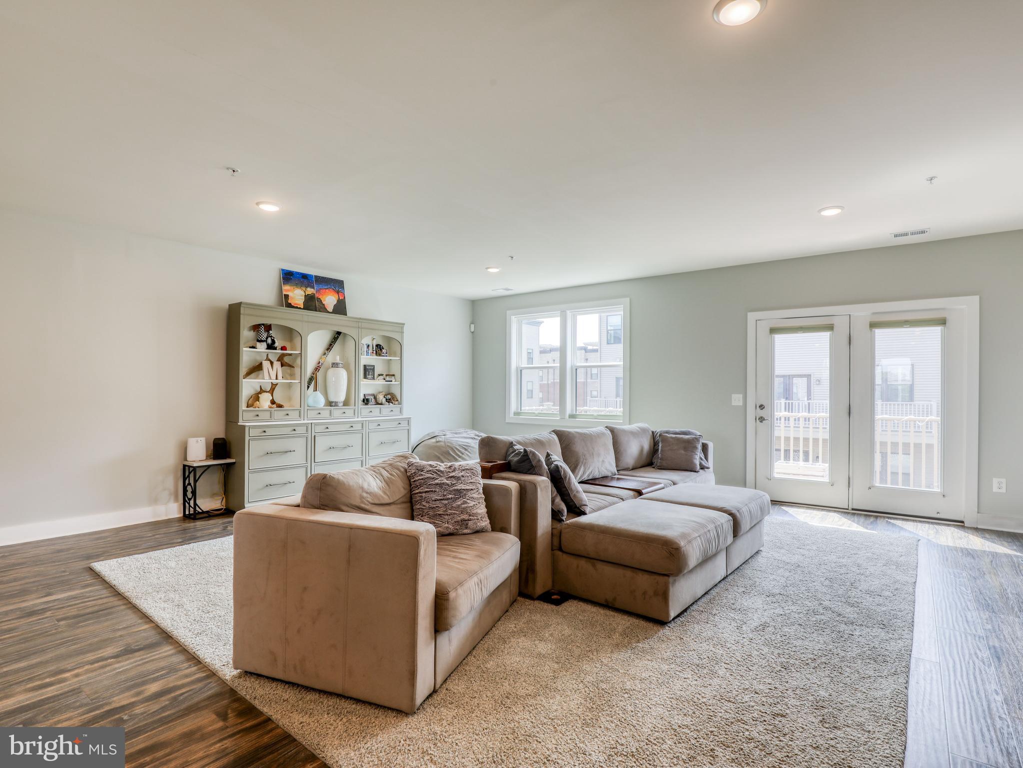 44852 Tiverton Square Ashburn, VA 20147 - Photo 43 of 45 Open floor plan