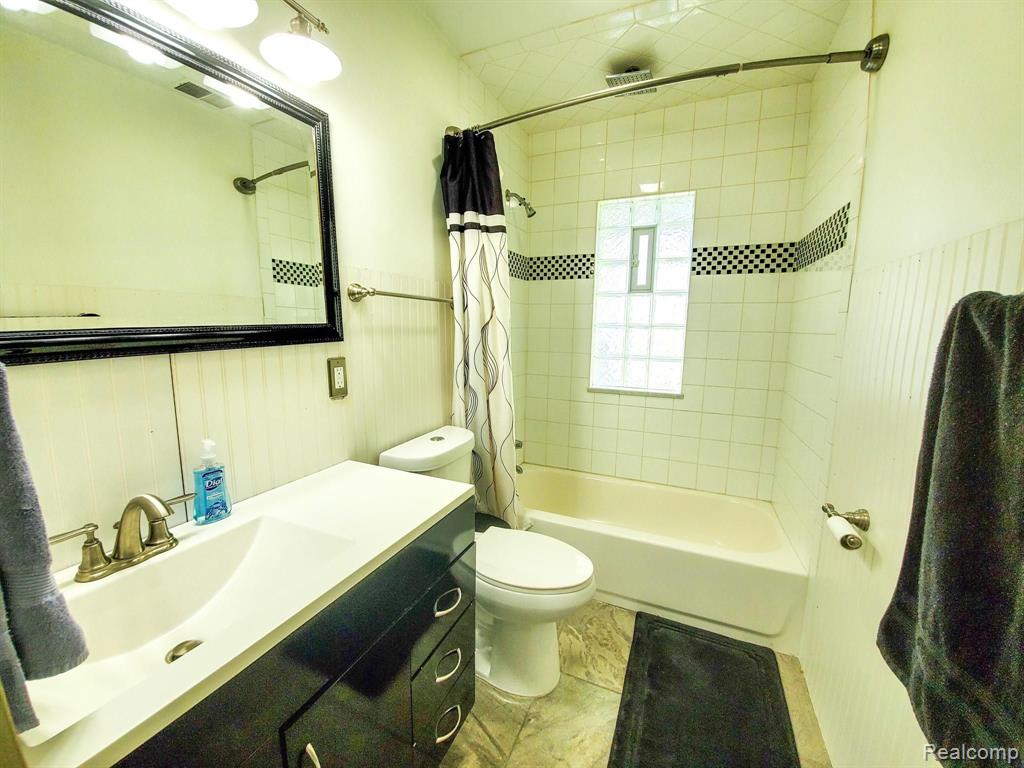 6767 Rivard Avenue Warren, MI 48091 - Photo 17 of 18
