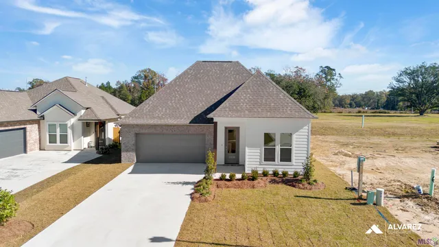 $383,990 | 10638 Deric Avenue, Denham Springs, LA 70726