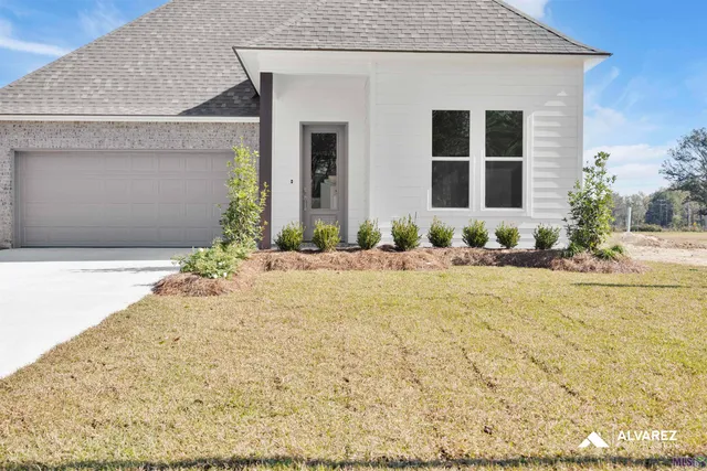 $383,990 | 10638 Deric Avenue, Denham Springs, LA 70726