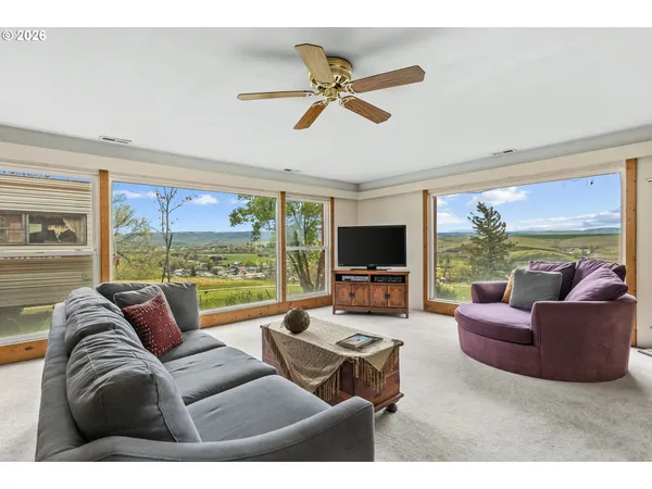 $399,000 | 24 Northeast Mt Hebron Drive, Pendleton, OR 97801