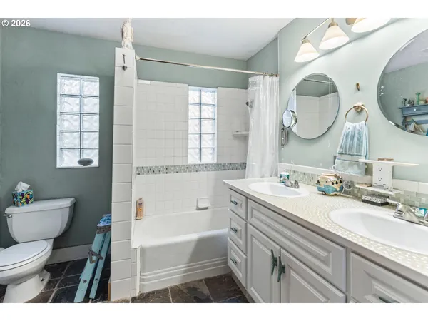 $399,000 | 24 Northeast Mt Hebron Drive, Pendleton, OR 97801