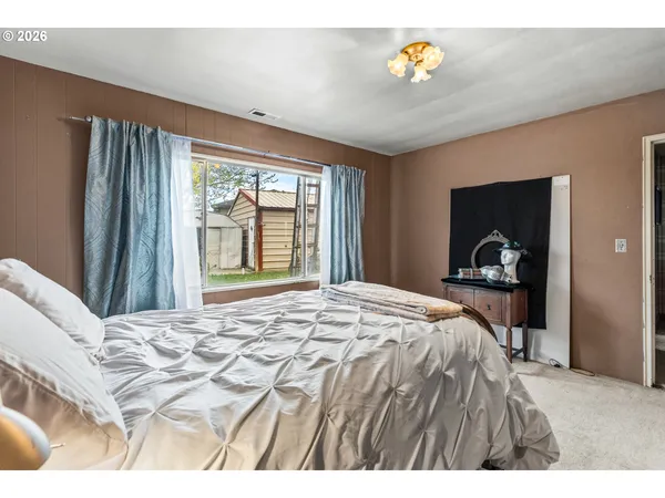 $399,000 | 24 Northeast Mt Hebron Drive, Pendleton, OR 97801