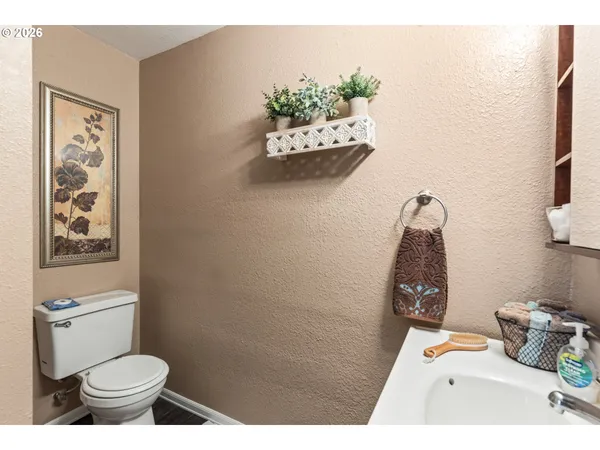 $399,000 | 24 Northeast Mt Hebron Drive, Pendleton, OR 97801