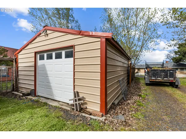 $399,000 | 24 Northeast Mt Hebron Drive, Pendleton, OR 97801