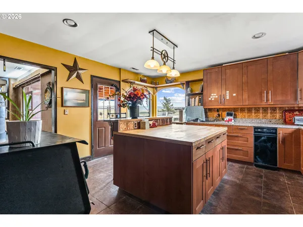 $399,000 | 24 Northeast Mt Hebron Drive, Pendleton, OR 97801