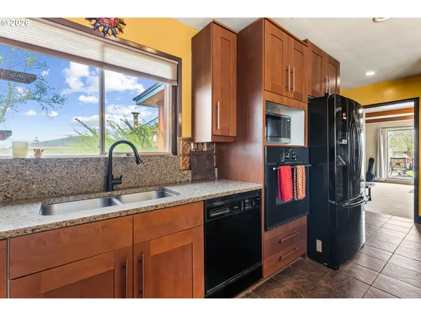 $399,000 | 24 Northeast Mt Hebron Drive, Pendleton, OR 97801