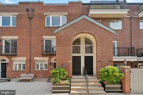 $4,200 | 212-24 South 24th Street, Unit 2416B, Philadelphia, PA 19103