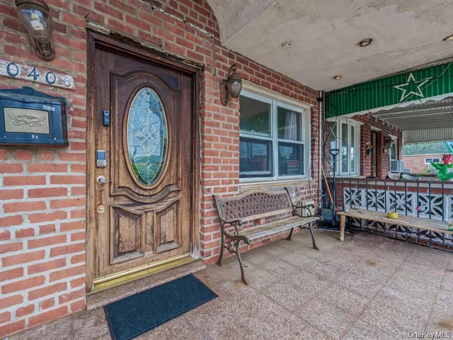 a picture of a bench in front of a wall