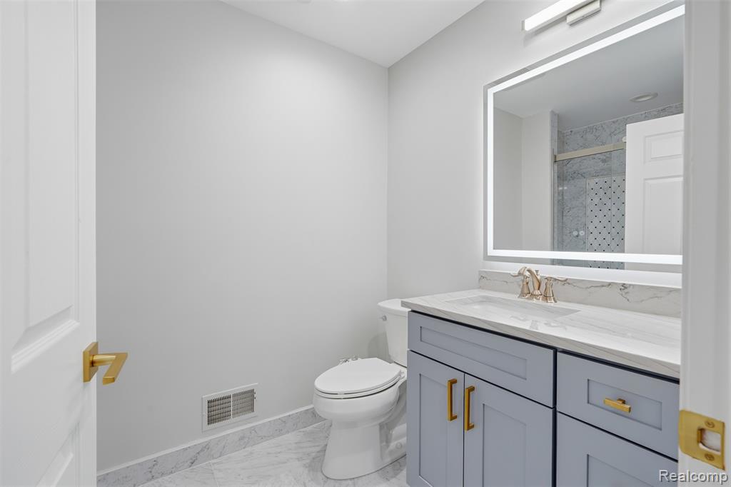 4212 April Lane Sterling Heights, MI 48310 - Photo 34 of 61