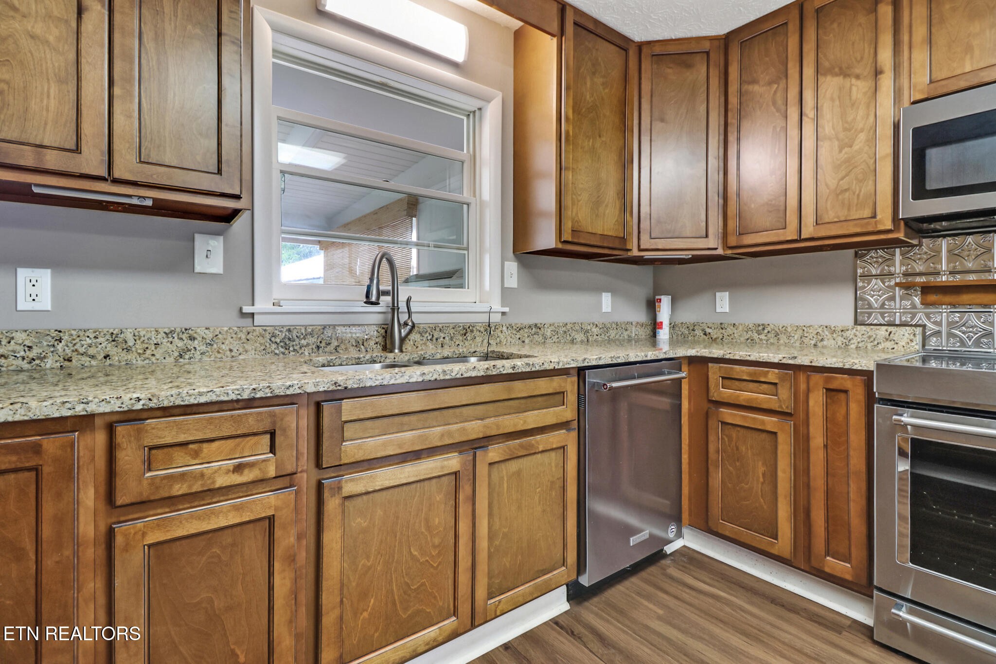 102 Tabor Road Oak Ridge, TN 37830 - Photo 15 of 37