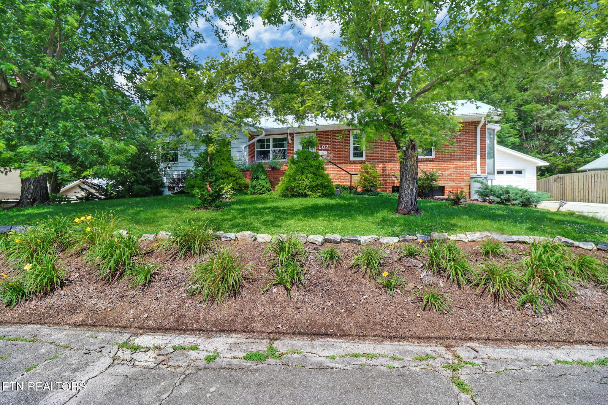102 Tabor Road Oak Ridge, TN 37830 - Photo 2 of 37