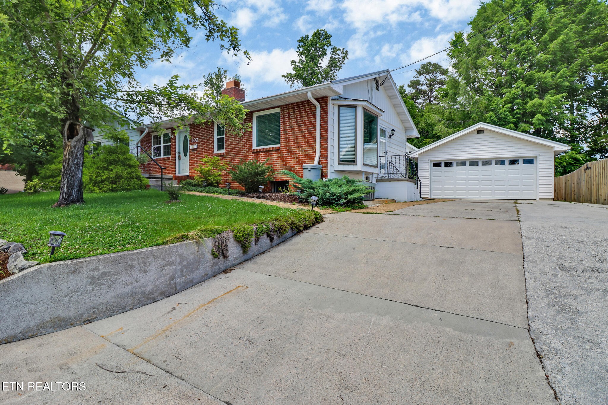 102 Tabor Road Oak Ridge, TN 37830 - Photo 3 of 37