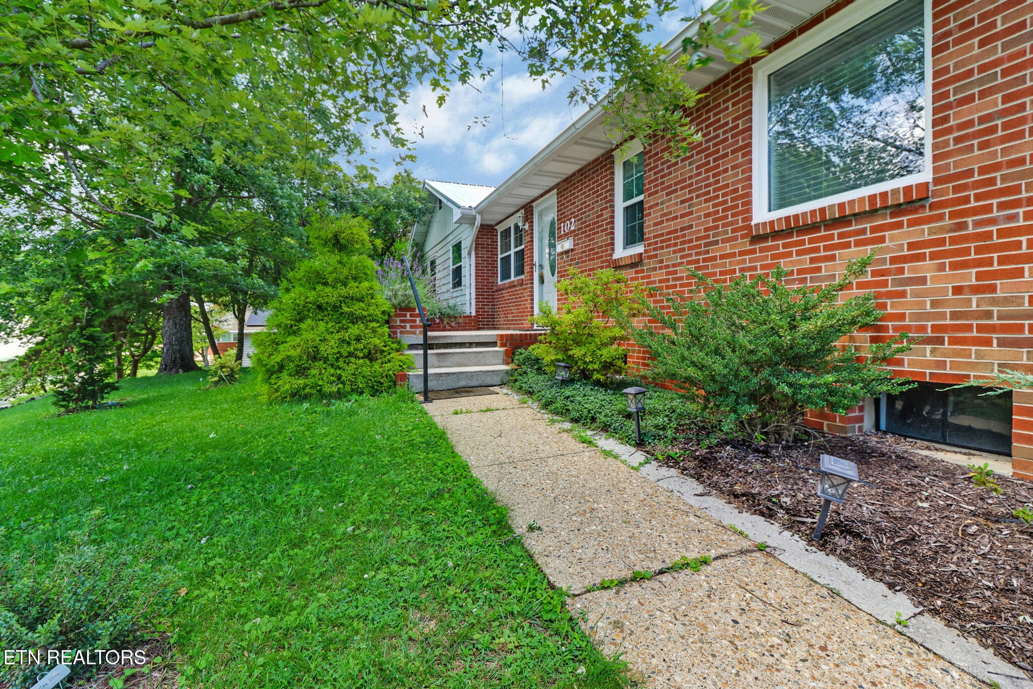 102 Tabor Road Oak Ridge, TN 37830 - Photo 4 of 37