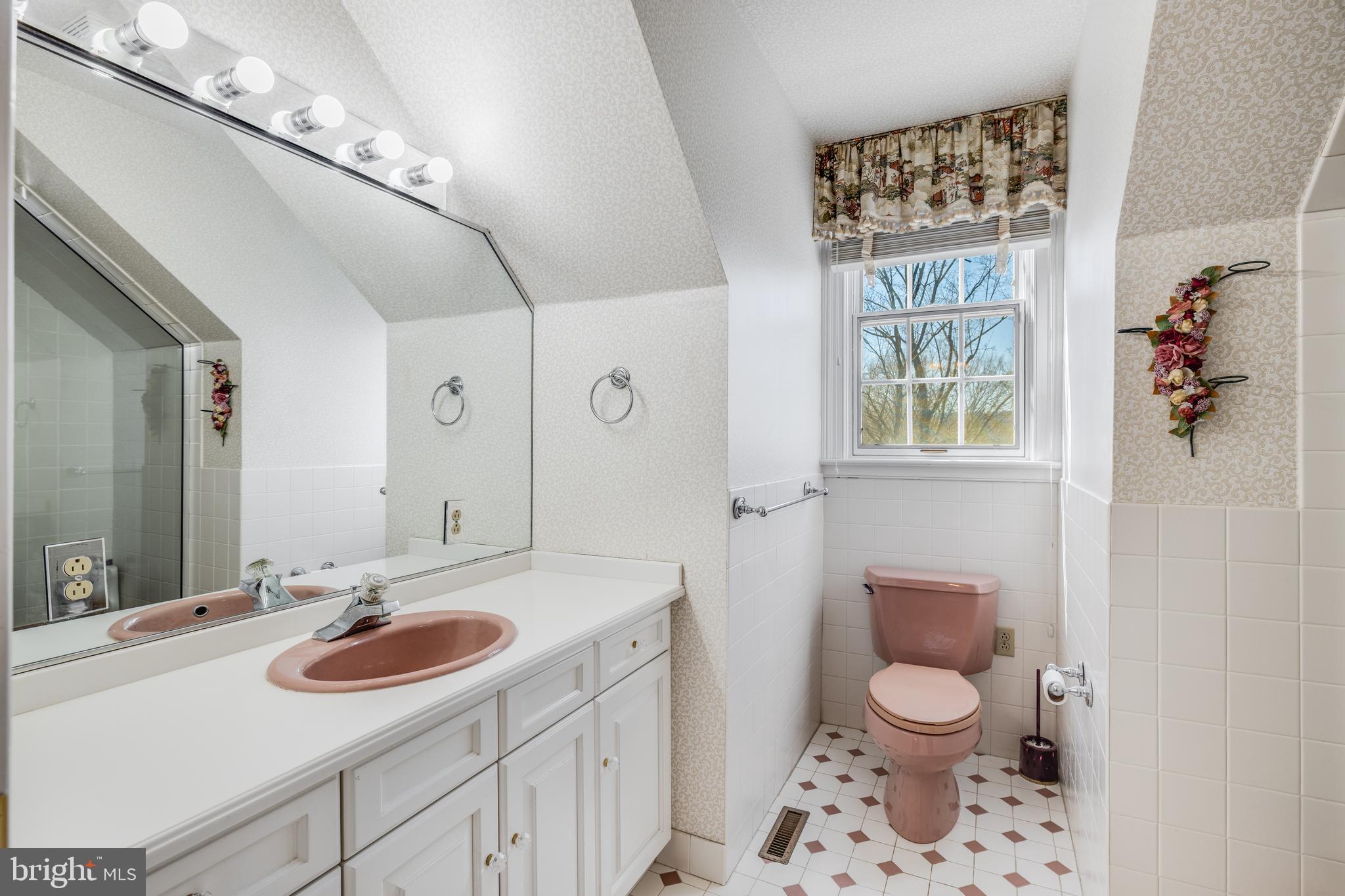1821 Museum Road Wyomissing, PA 19610 - Photo 44 of 68 a bathroom with a sink toilet and shower