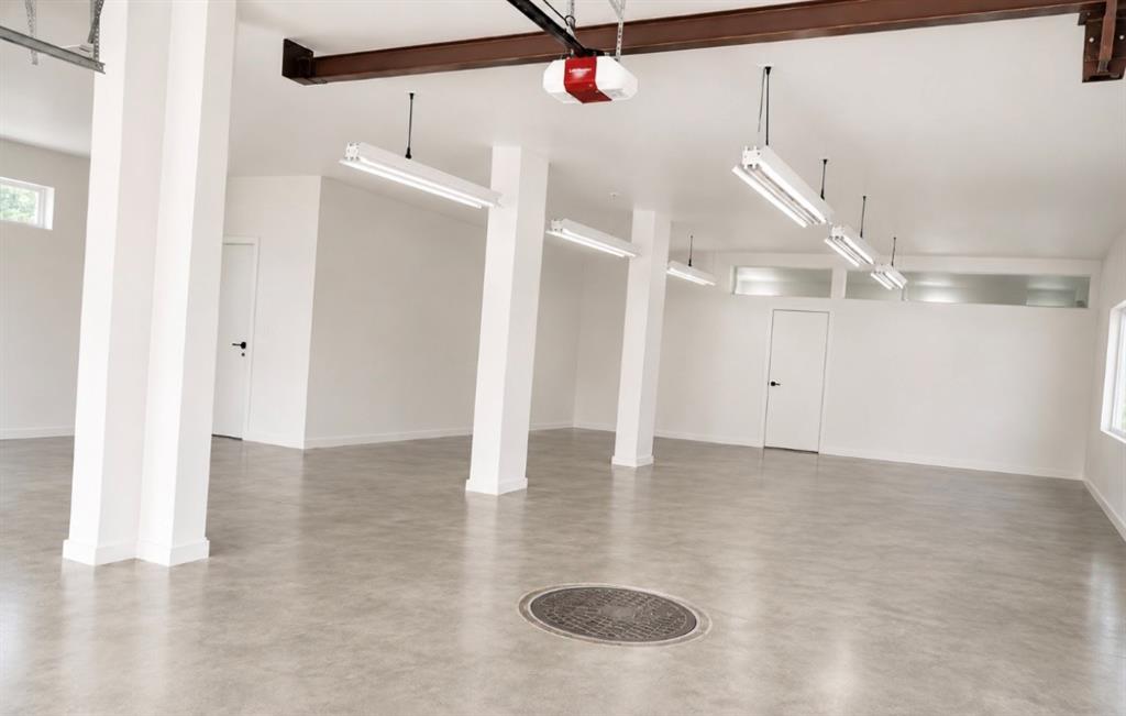 13023 Copenhill Road Dallas, TX 75240 - Photo 17 of 17 an empty room with a ceiling fan and window