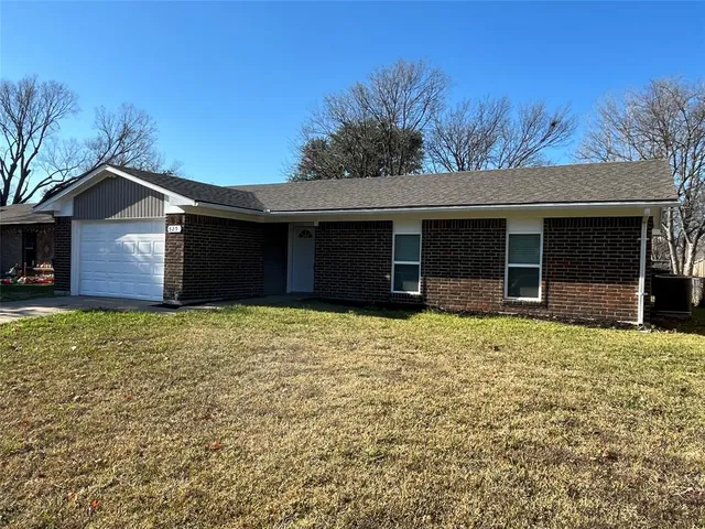 $1,900 | 525 Oxford Park, Garland, TX 75043