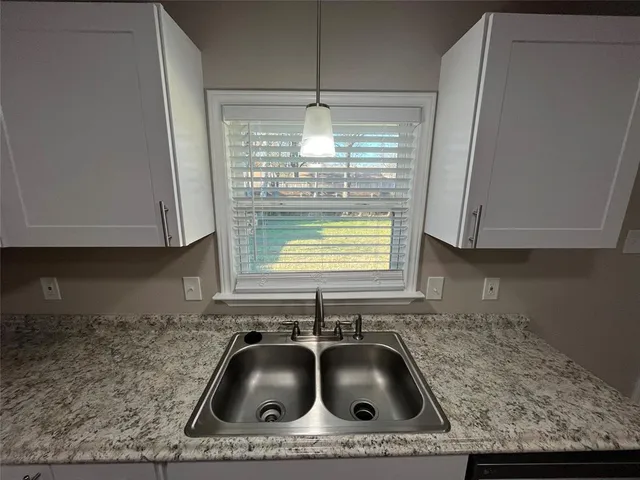 $1,900 | 525 Oxford Park, Garland, TX 75043