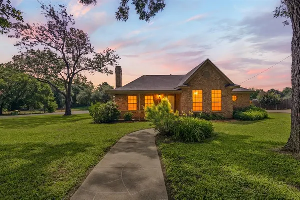 $270,000 | 417 North Hamburg Street, Bremond, TX 76629