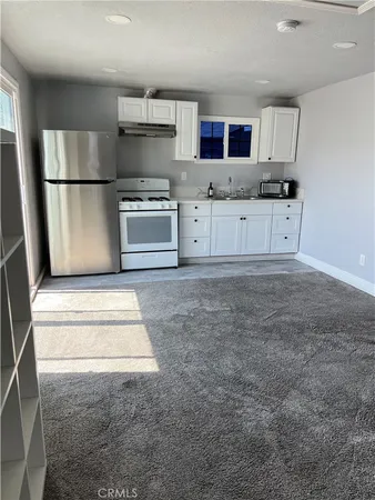 $1,900 | 7068 Calvin Avenue, Reseda, CA 91335