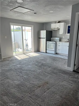 $1,900 | 7068 Calvin Avenue, Reseda, CA 91335
