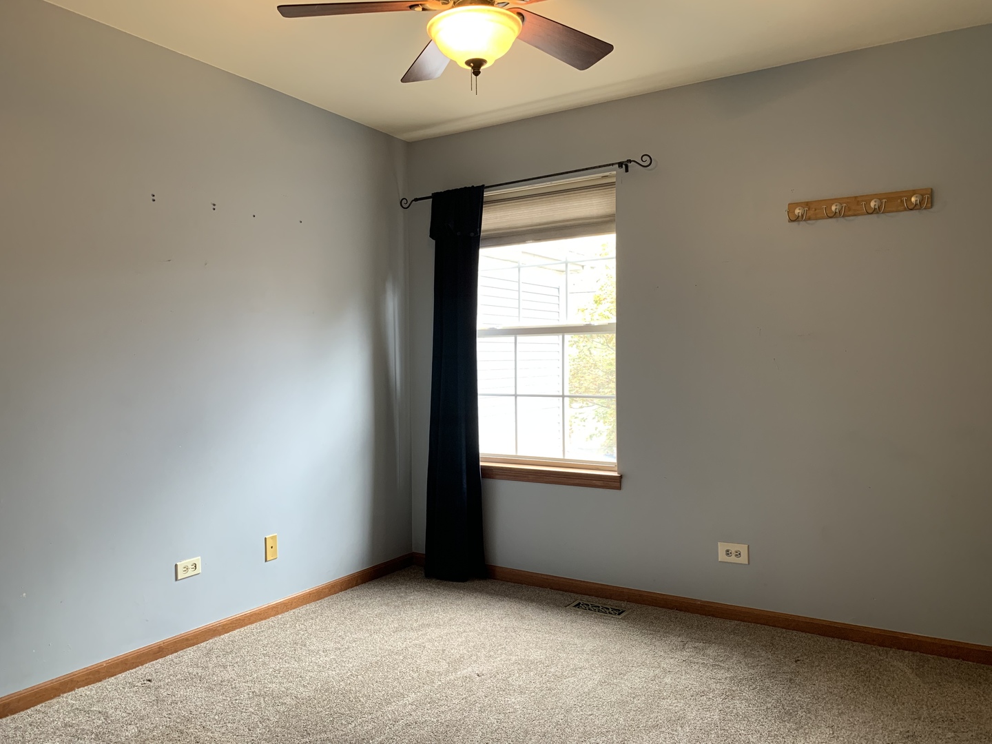 2008 North Silver Lake Road Arlington Heights, IL 60004 - Photo 14 of 17 an empty room with a window