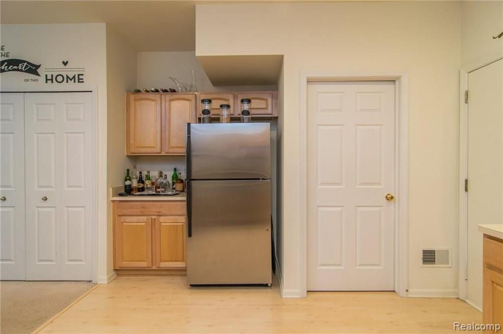 11684 Farmington Road Livonia, MI 48150 - Photo 10 of 35