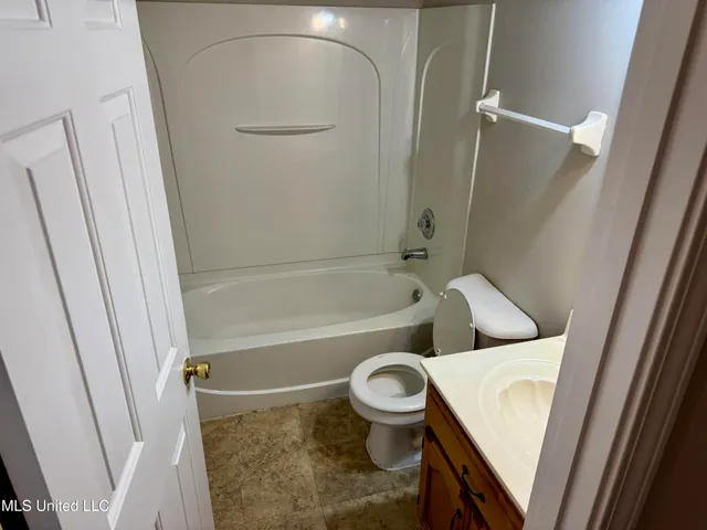 $1,695 | 8289 Clubview Drive, Olive Branch, MS 38654