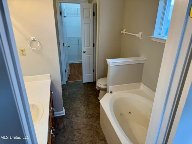 $1,695 | 8289 Clubview Drive, Olive Branch, MS 38654