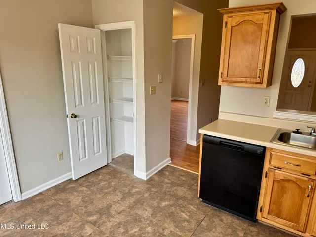 $1,695 | 8289 Clubview Drive, Olive Branch, MS 38654