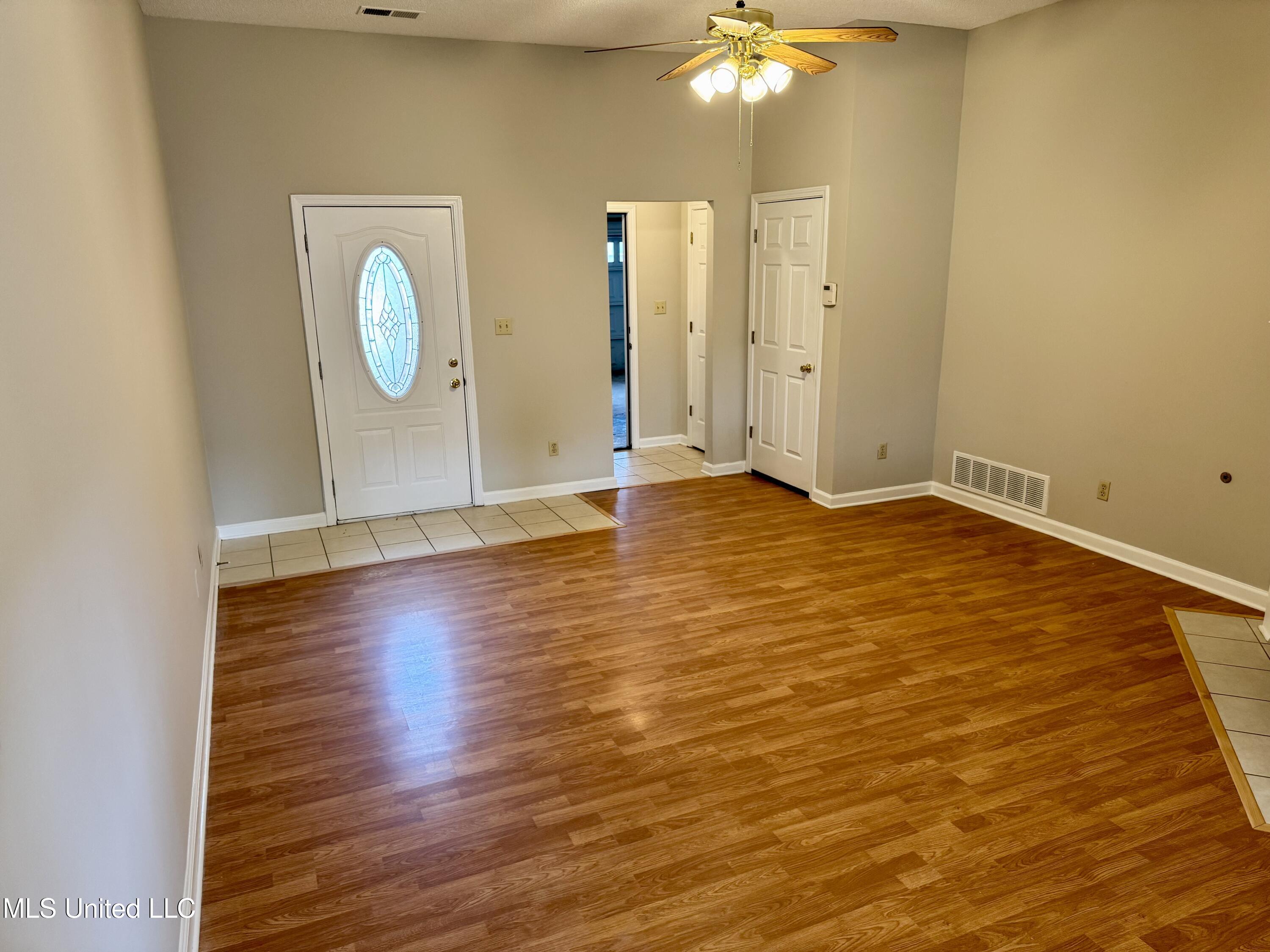 8289 Clubview Drive Olive Branch, MS 38654 - Photo 7 of 19 Photo Jan 07 2026, 1 19 14 PM