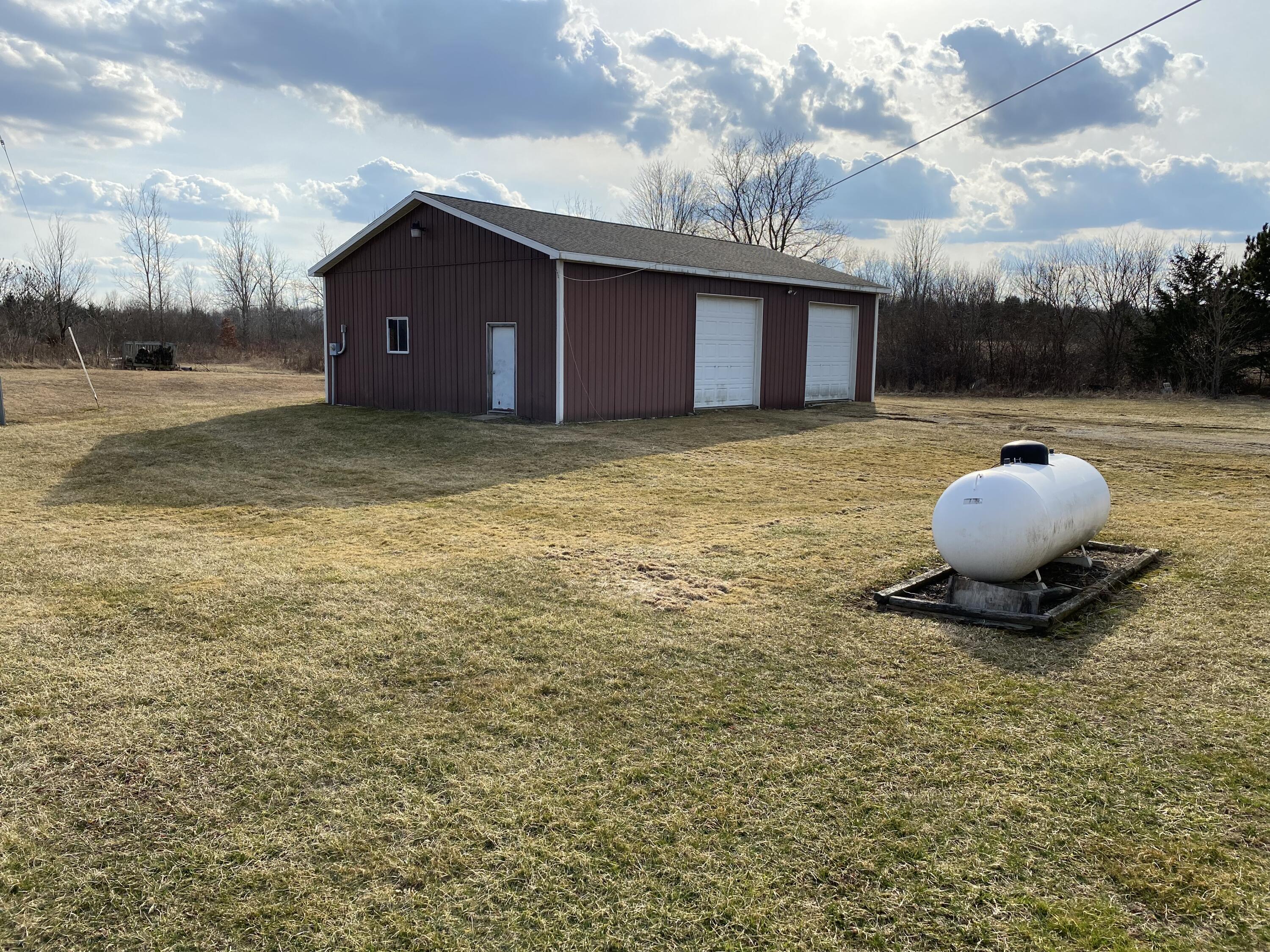 3387 Huff Road Osseo, MI 49266 - Photo 14 of 16 IMG_9575