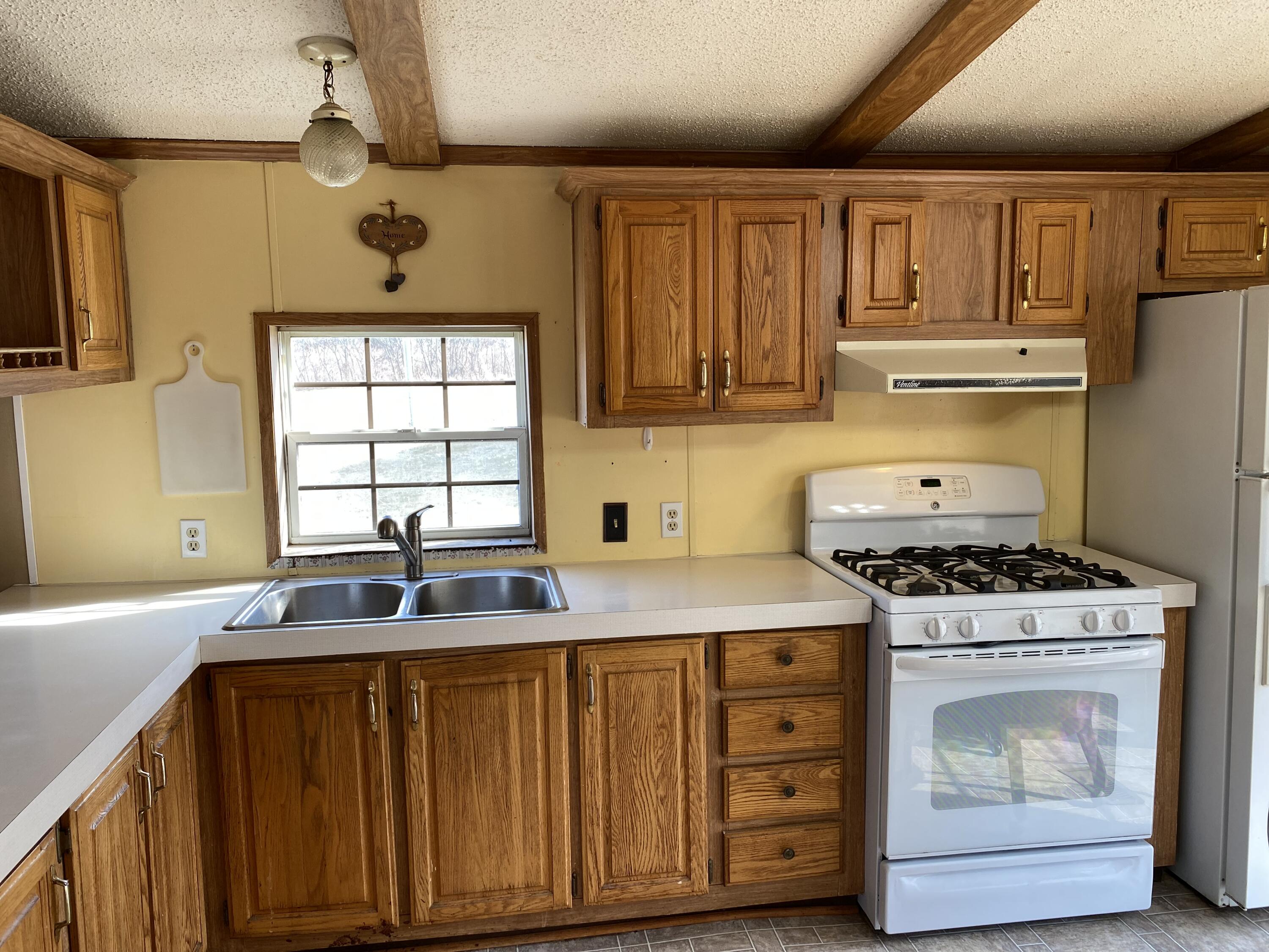 3387 Huff Road Osseo, MI 49266 - Photo 2 of 16 IMG_9568