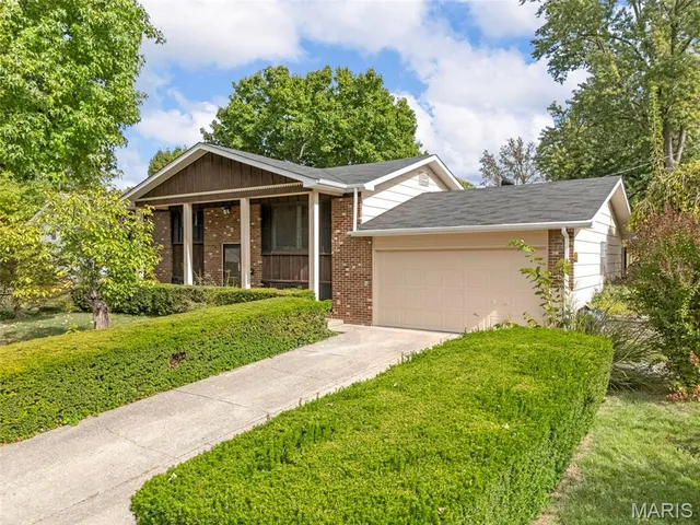 $359,000 | 2916 Mockingbird Drive, St. Charles, MO 63301