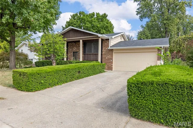 $359,000 | 2916 Mockingbird Drive, St. Charles, MO 63301