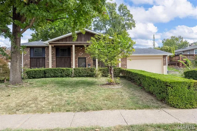 $359,000 | 2916 Mockingbird Drive, St. Charles, MO 63301